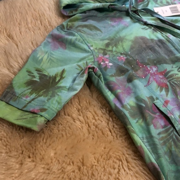 Short sleeve zip up hoodie in a tropical print size M - Picture 3 of 8